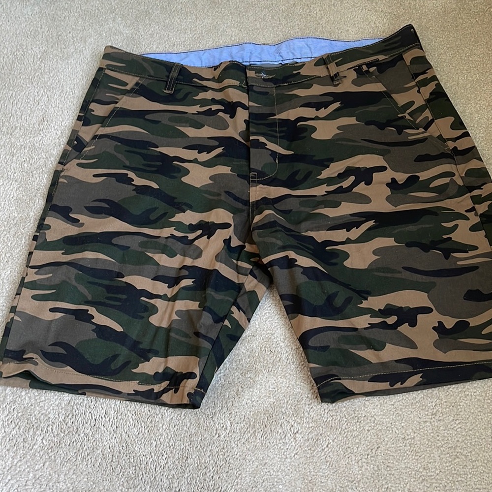 Camo Shorts never worn, no tags